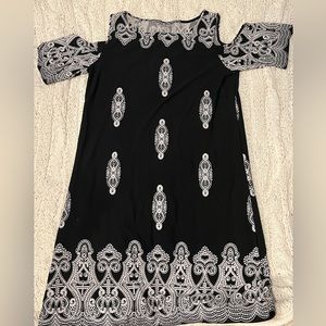 Black and white patterned dress with cut out sleeve
